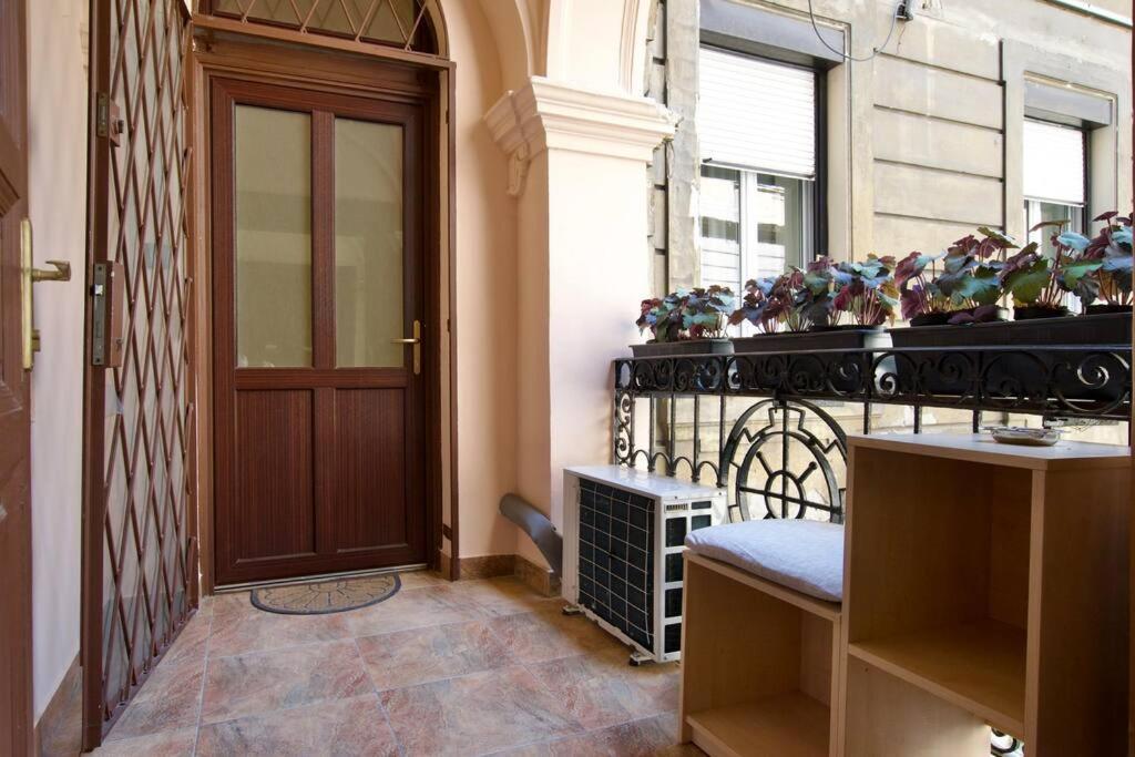 Standard Apartment By Hi5 - St. King Street 16. ブダペスト エクステリア 写真